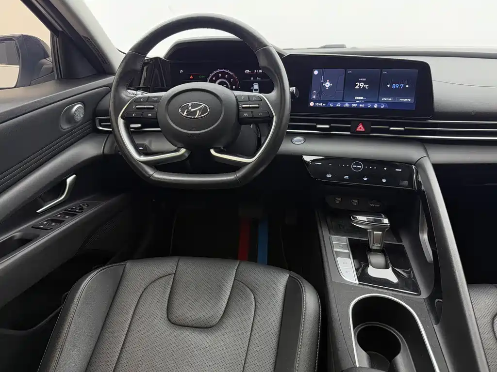 Hyundai Elantra 2021 — фото 10