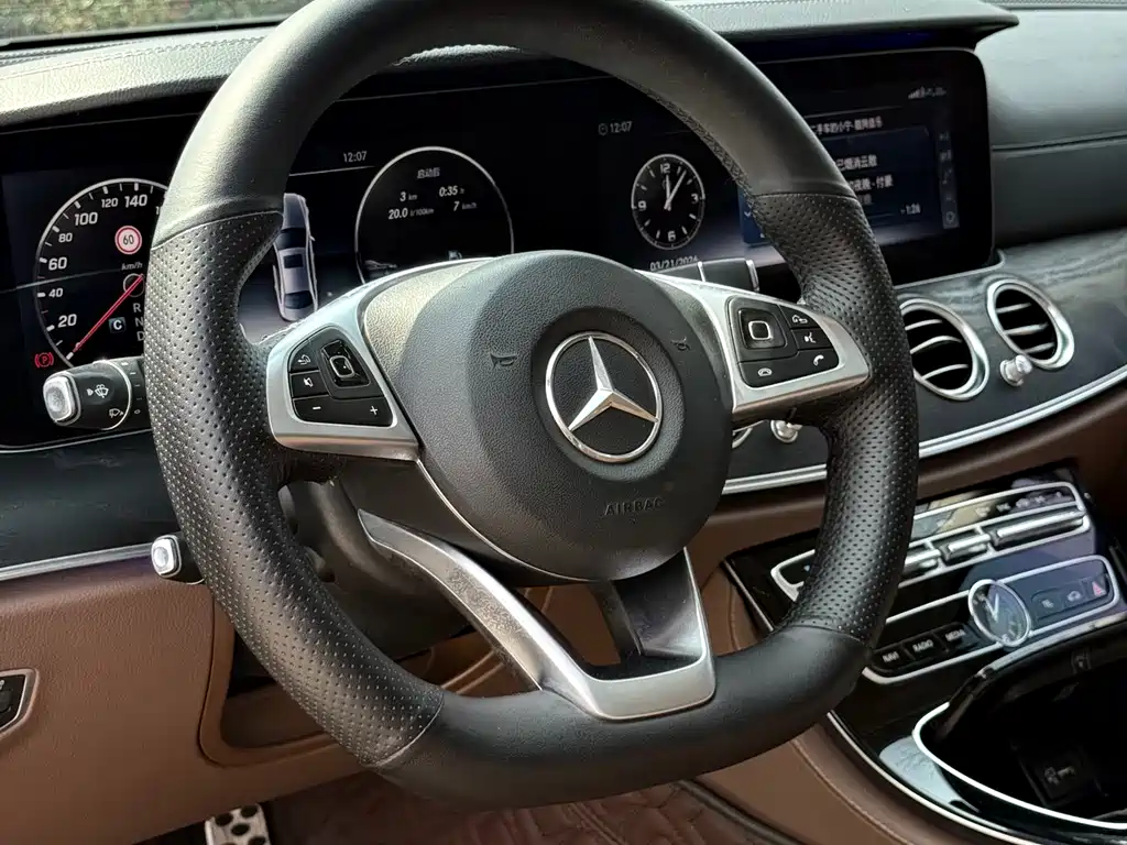 Mercedes-Benz E-Class 2017 — фото 13