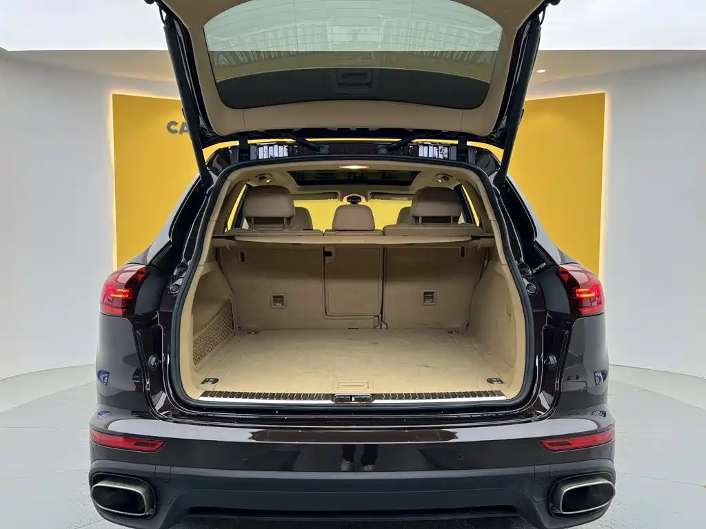 Porsche Cayenne 2016 — фото 12
