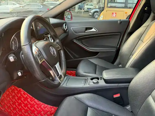Mercedes-Benz GLA 2015