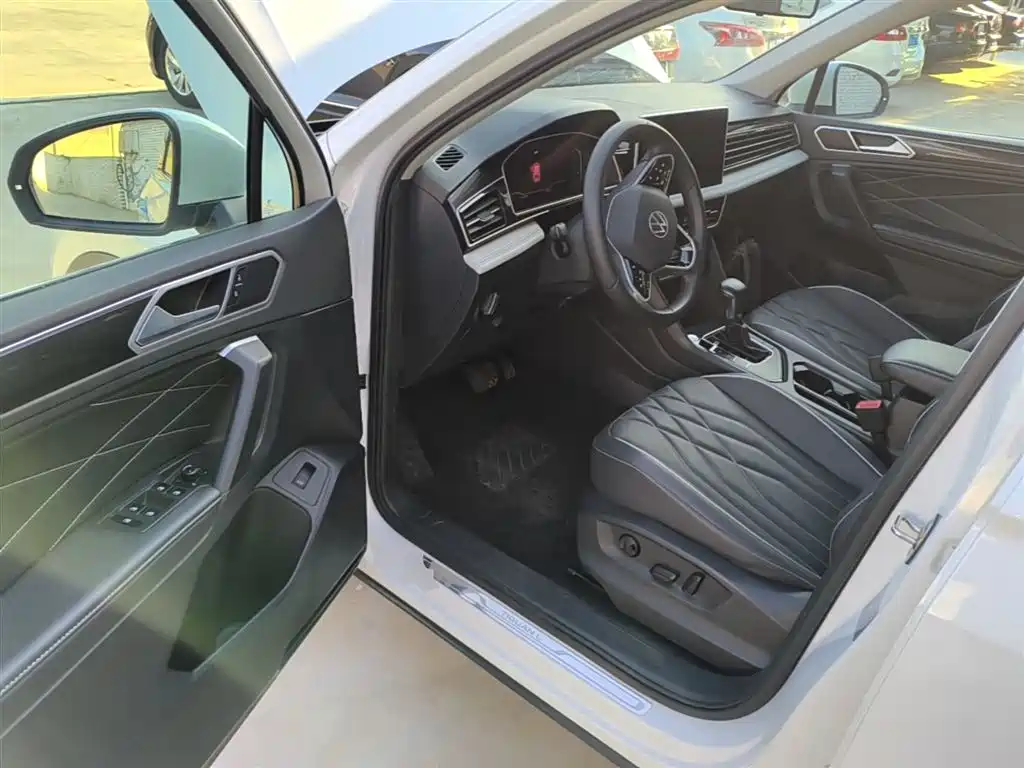 Volkswagen Tiguan L 2023 — фото 16