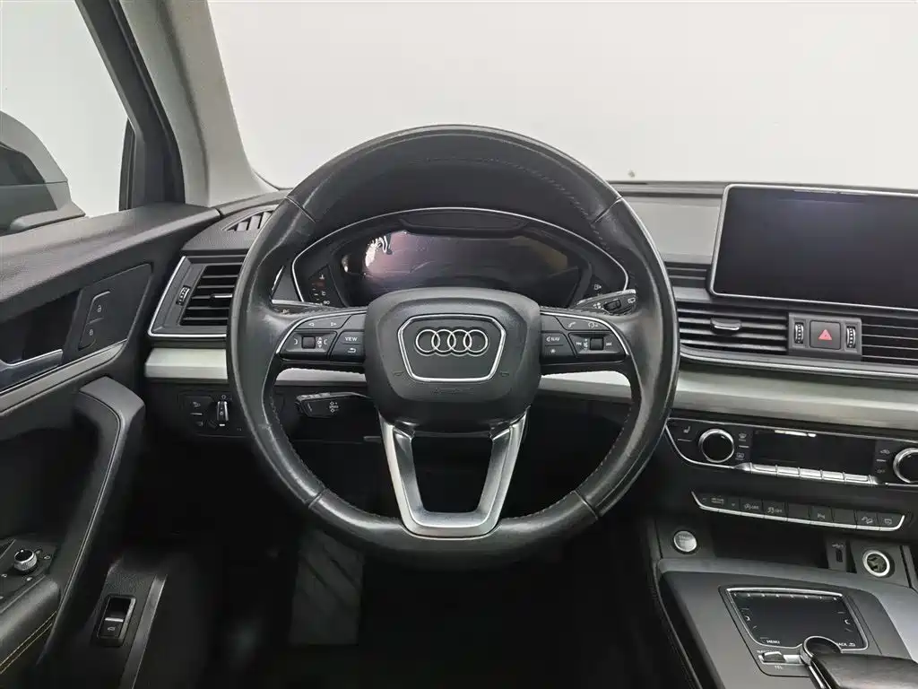 Audi Q5L 2018 — фото 11