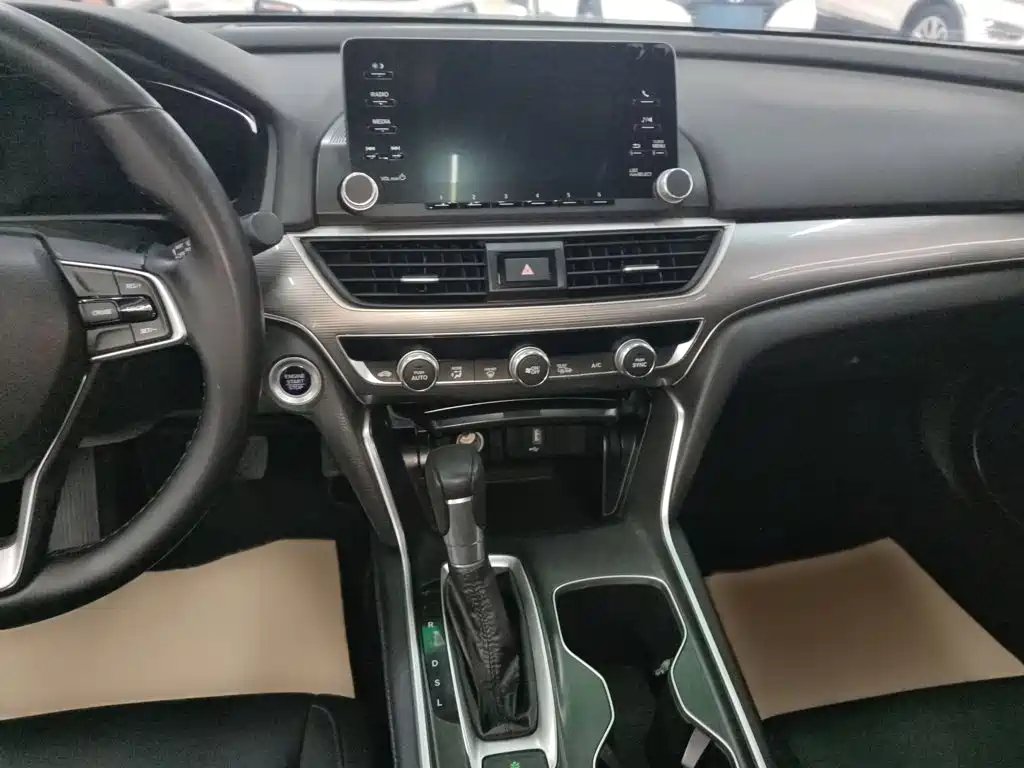 Honda Accord 2019 — фото 13