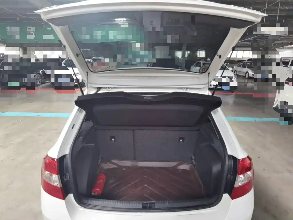 Skoda Rapid Spaceback 2015 — фото 19