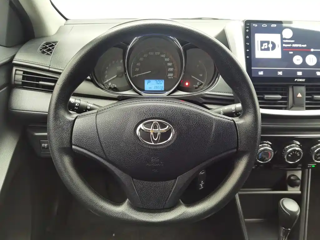 Toyota Yaris L 2020 — фото 11