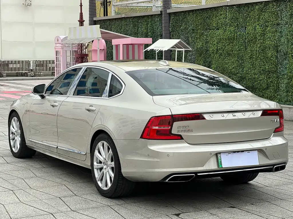 Volvo S90 Plug-In Hybrid 2019 — фото 4