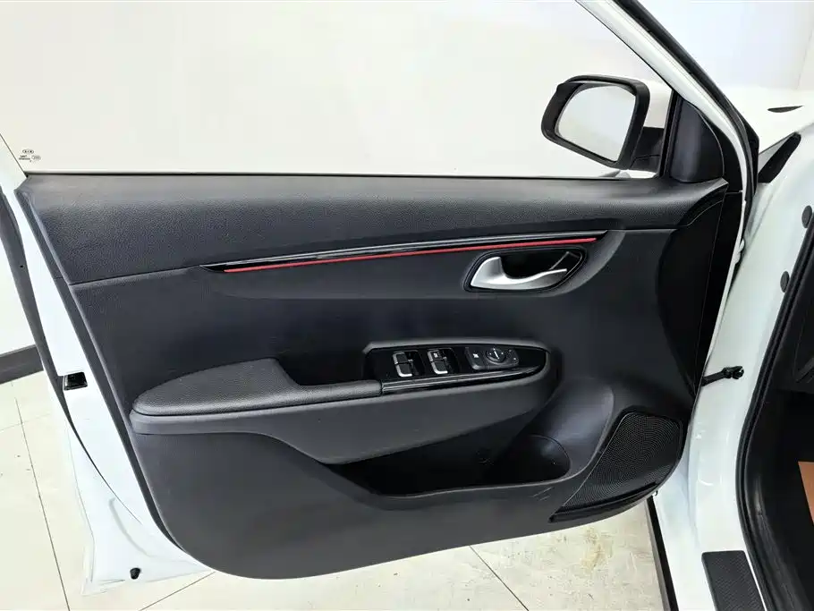 Kia KX Cross 2020 — фото 7