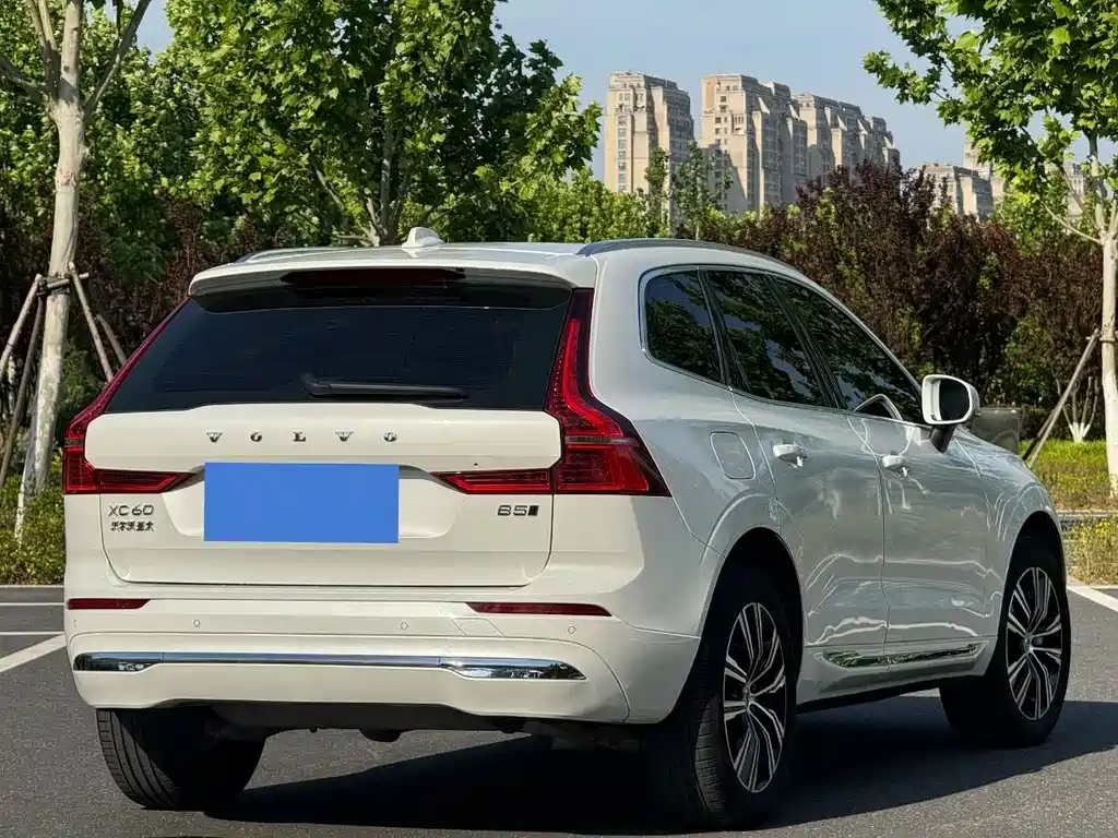 Volvo XC60 2022 — фото 5