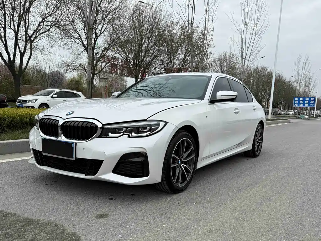BMW 3 Series 2022 — фото 1