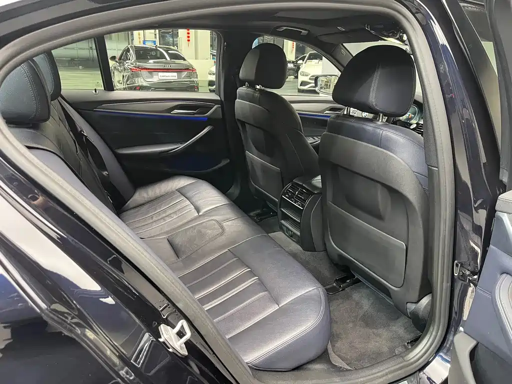 BMW 5 Series 2020 — фото 13
