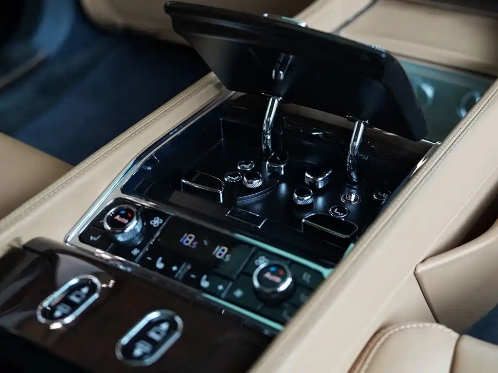 Bentley Mulsanne 2017 — фото 18
