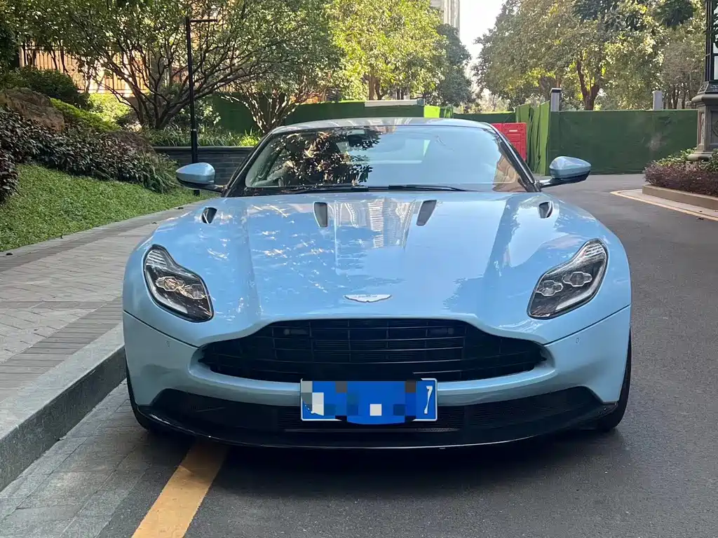 Aston Martin DB11 2019 — фото 2