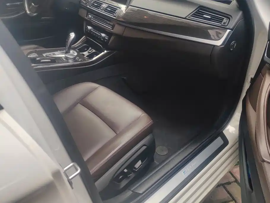 BMW 5 Series New Energy 2015 — фото 8