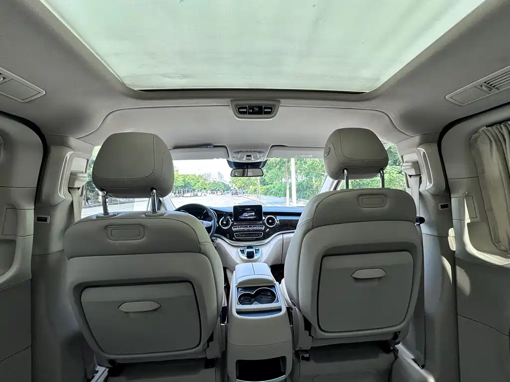 Mercedes-Benz V-Class 2017 — фото 17