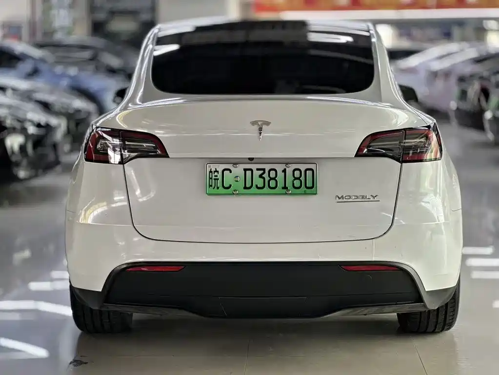 Tesla Model Y 2022 — фото 9