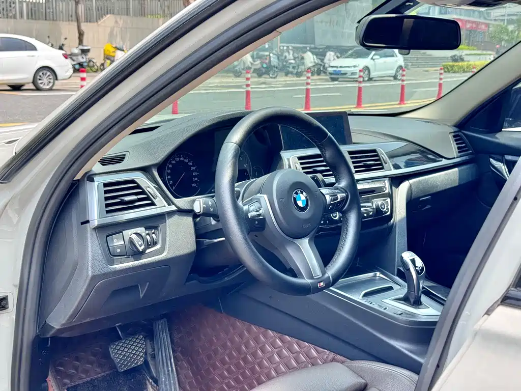 BMW 3 Series 2018 — фото 4