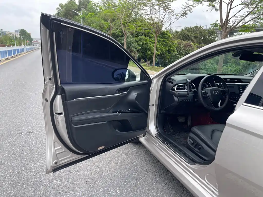 Toyota Camry 2018 — фото 20