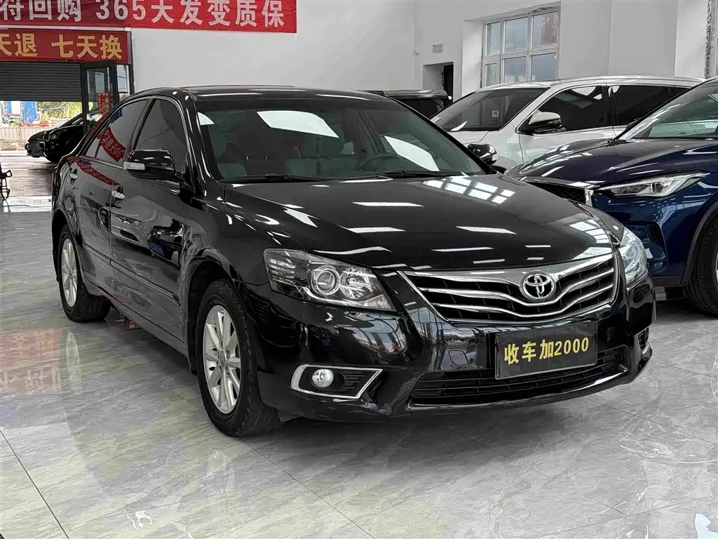 Toyota Camry 2015 — фото 3