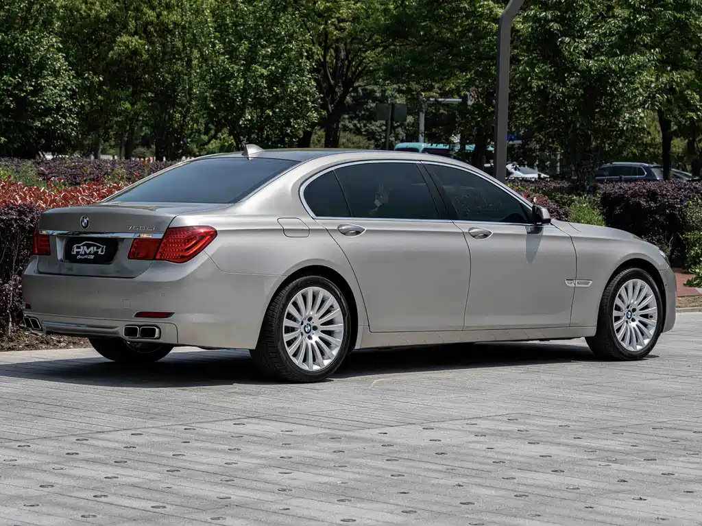 BMW 7 Series 2010 — фото 13