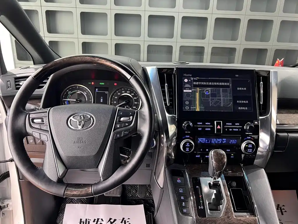 Toyota Alphard 2022 — фото 25