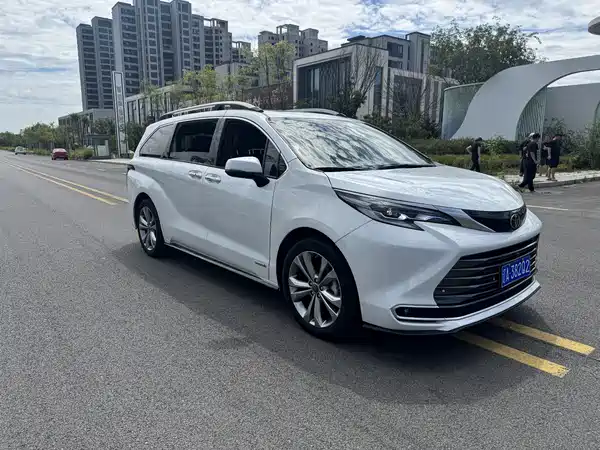 Toyota Sienna 2023