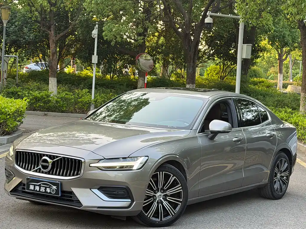 Volvo S60 2021 — фото 1
