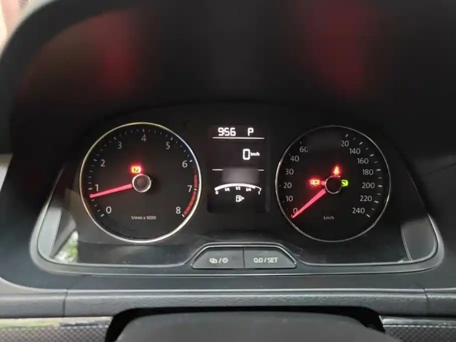 Volkswagen Cross Lavida 2018 — фото 13