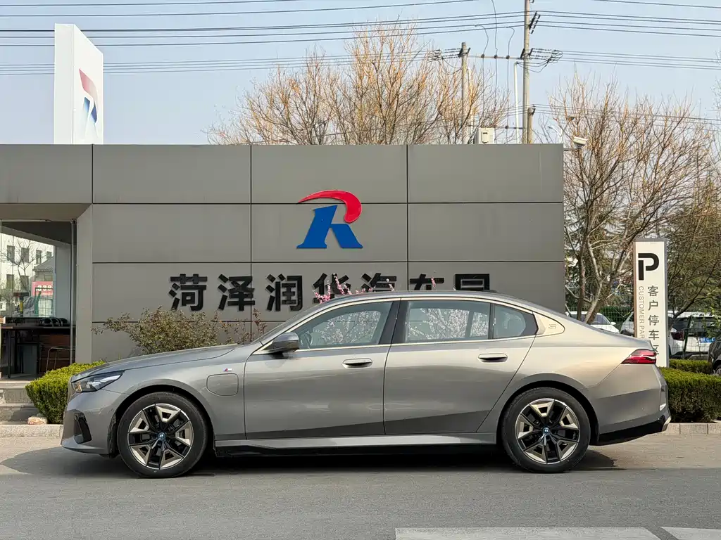 BMW i5 2025 — фото 4