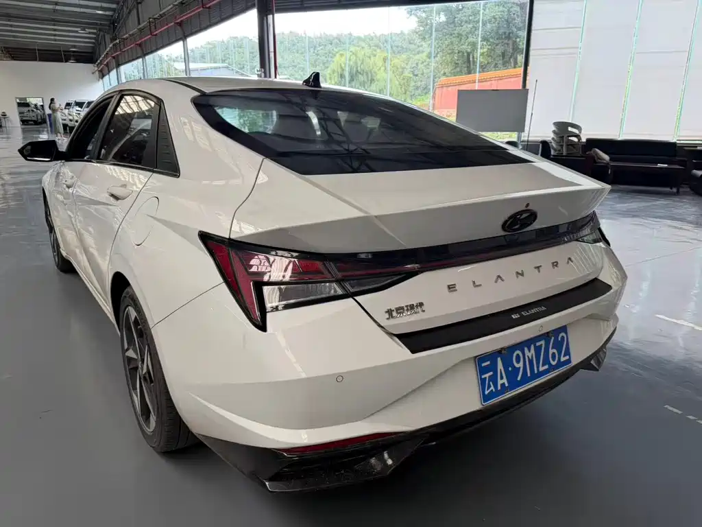 Hyundai Elantra 2021 — фото 12