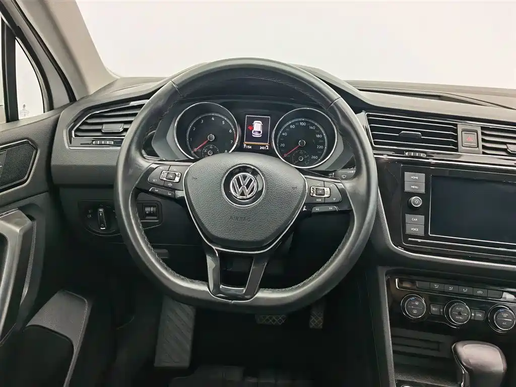 Volkswagen Tiguan L 2018 — фото 11