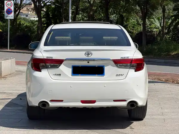 Toyota Reiz 2013
