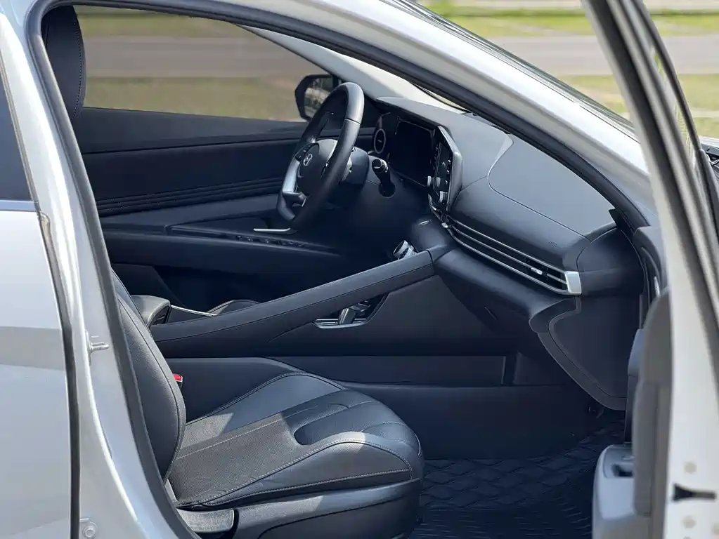 Hyundai Elantra 2024