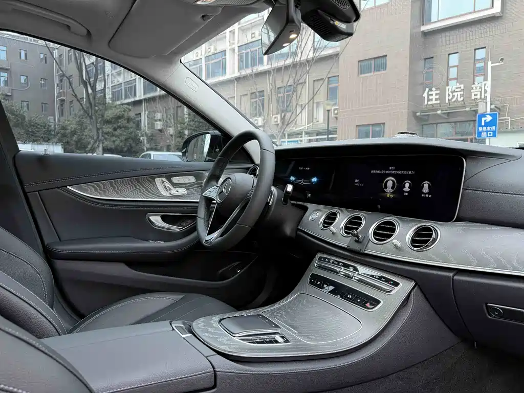 Mercedes-Benz E-Class 2022 — фото 11