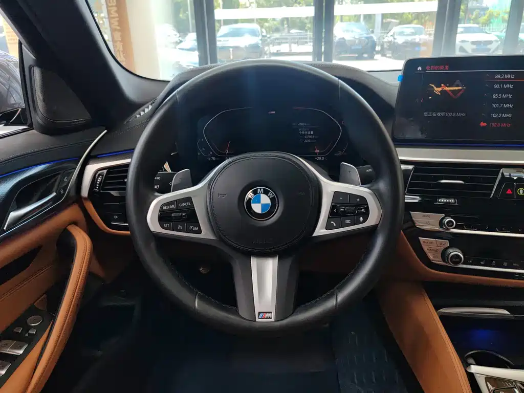 BMW 5 Series 2022 — фото 12