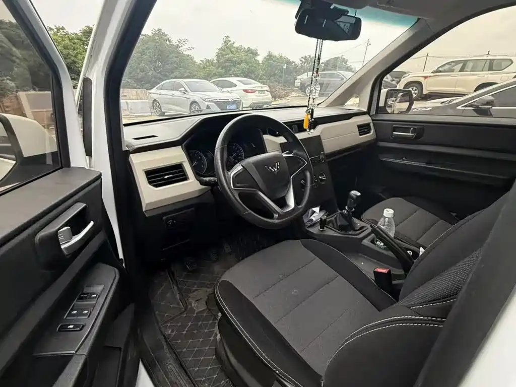 Wuling Hongguang PLUS 2019 — фото 11