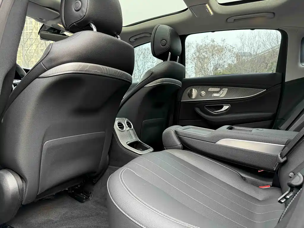 Mercedes-Benz E-Class 2022 — фото 14