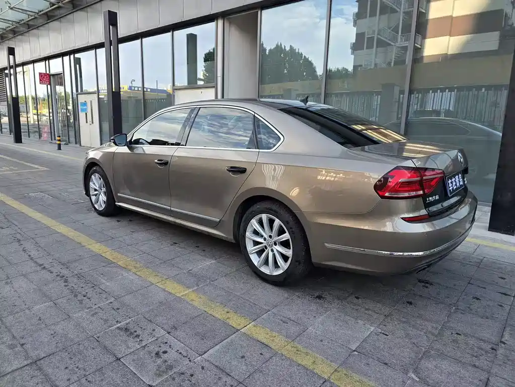 Volkswagen Passat 2018 — фото 10