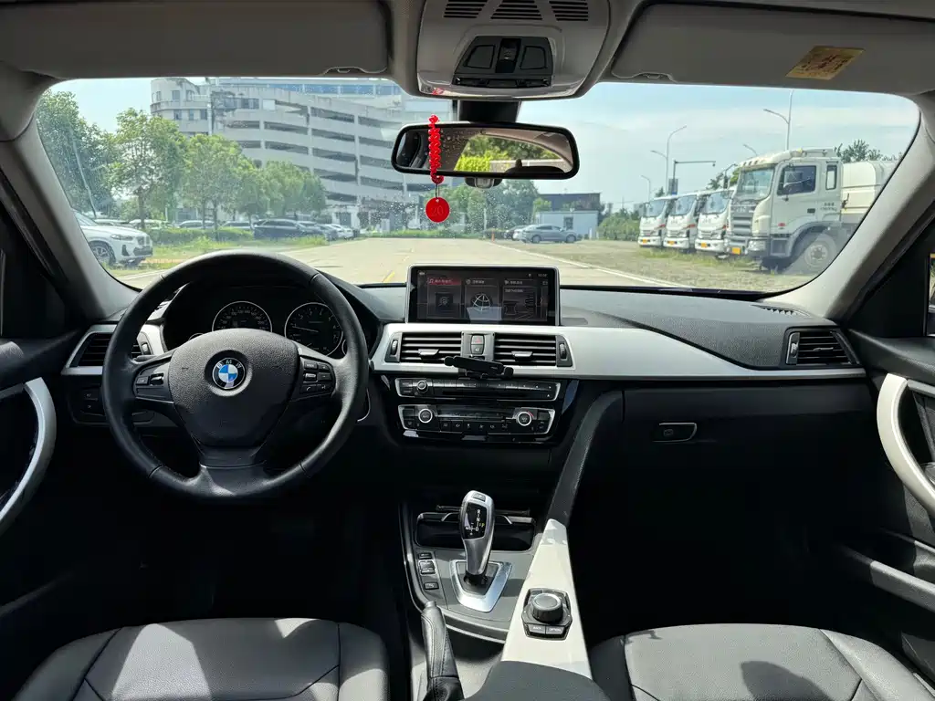 BMW 3 Series 2015 — фото 16