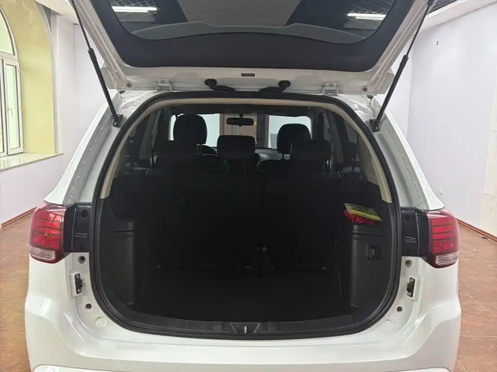 Mitsubishi Outlander 2021 — фото 13