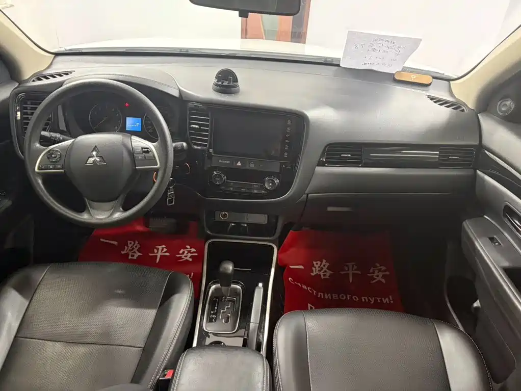 Mitsubishi Outlander 2021 — фото 16