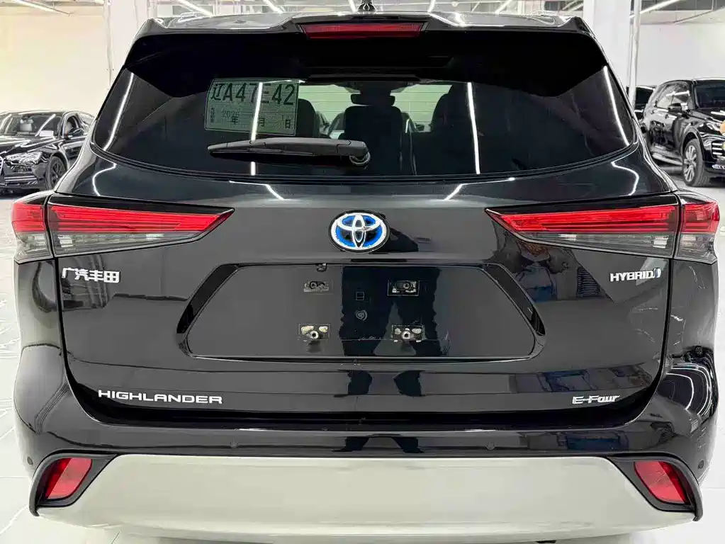 Toyota Highlander 2022 — фото 8