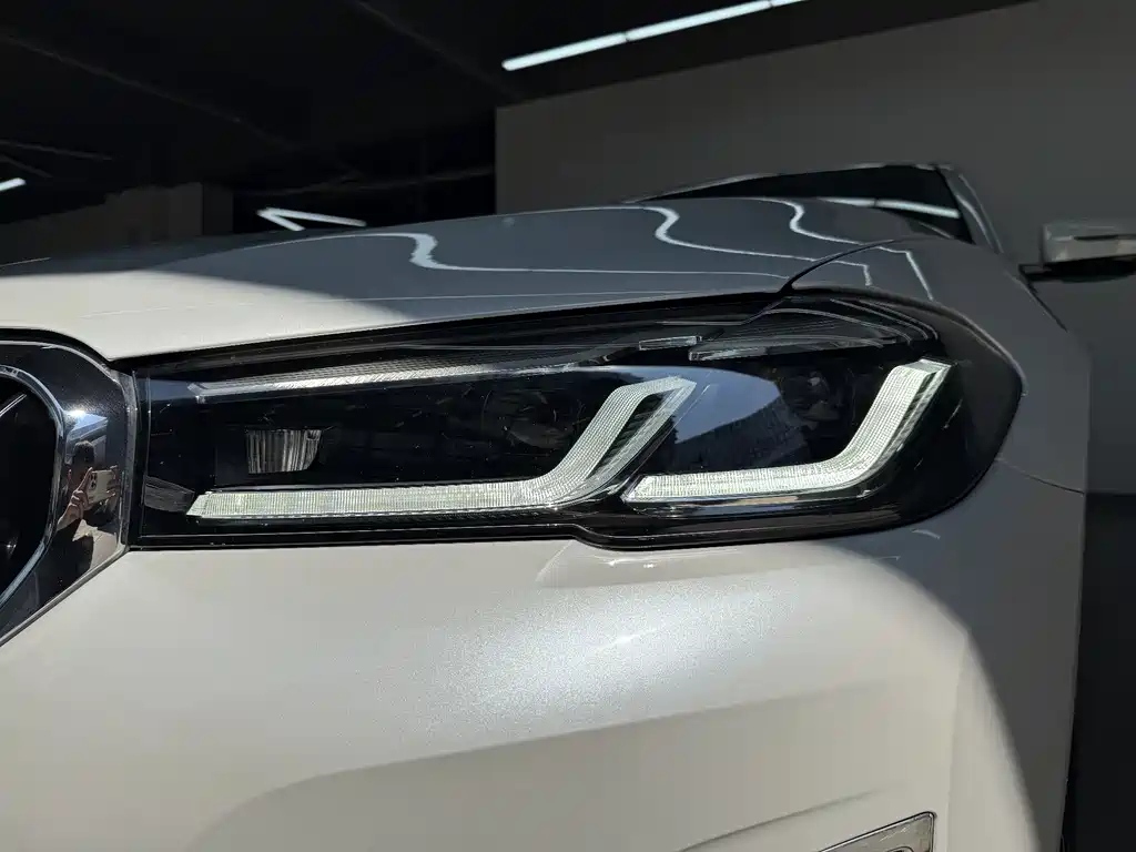 BMW 5 Series 2023 — фото 10