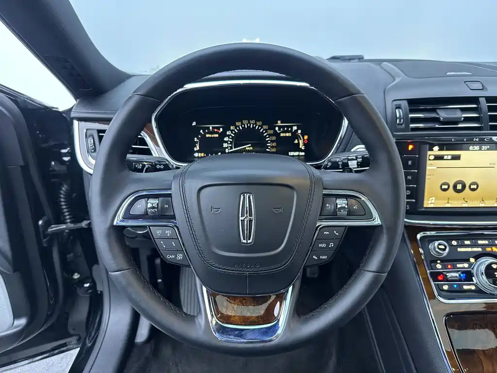 Lincoln Continental 2018 — фото 29