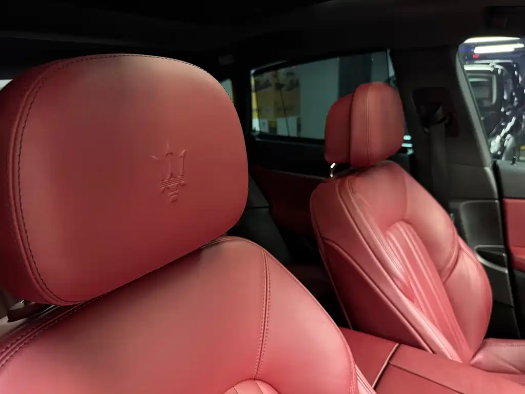 Maserati Levante 2018 — фото 32