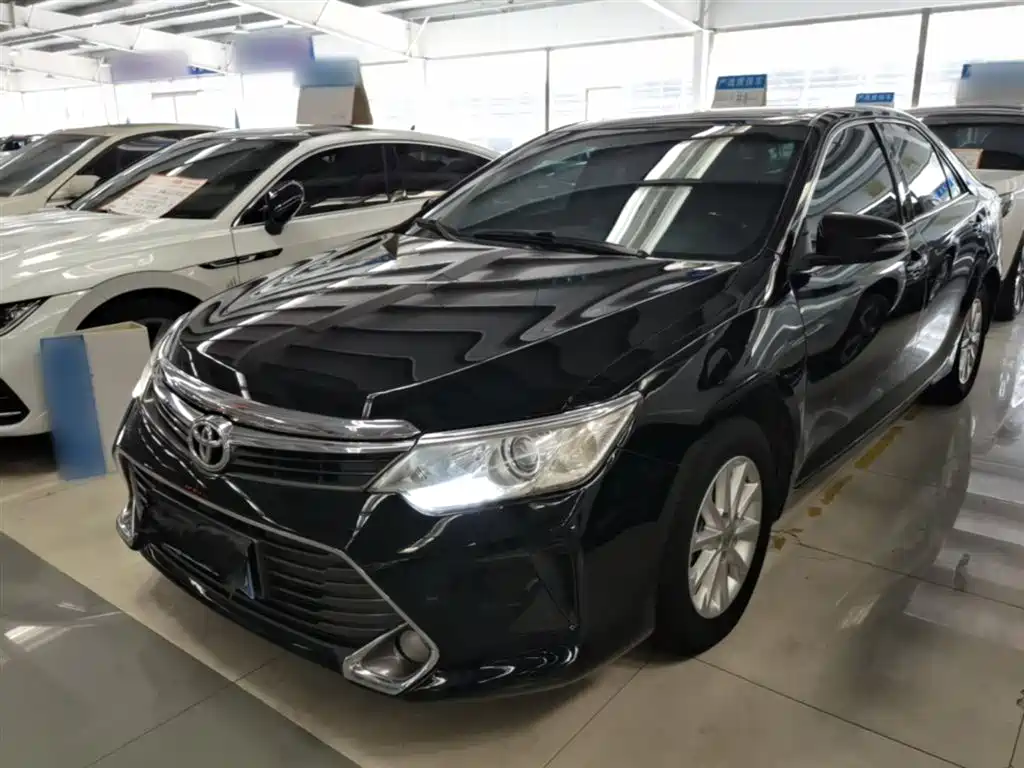 Toyota Camry 2016 — фото 1