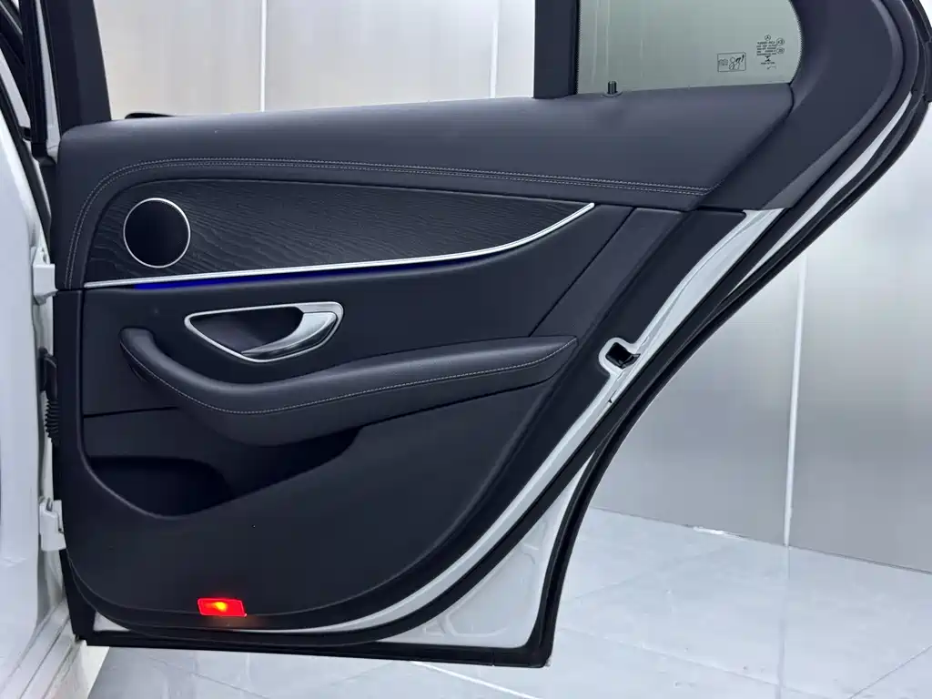 Mercedes-Benz E-Class 2023 — фото 4