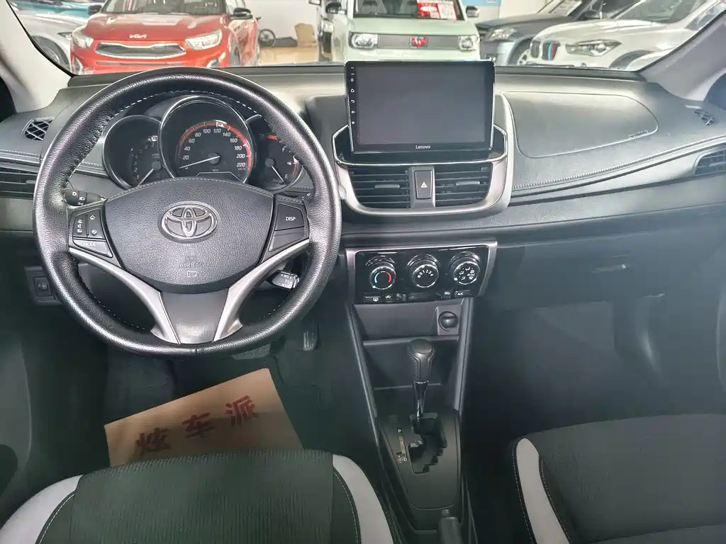 Toyota Yaris L 2022 — фото 8