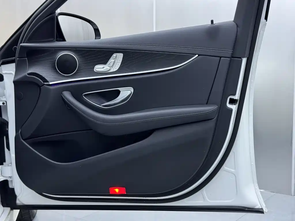 Mercedes-Benz E-Class 2023 — фото 24