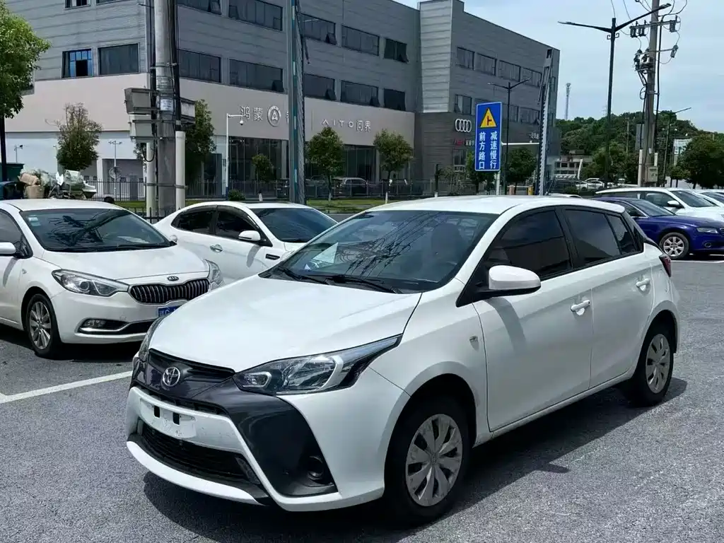Toyota Yaris L 2022