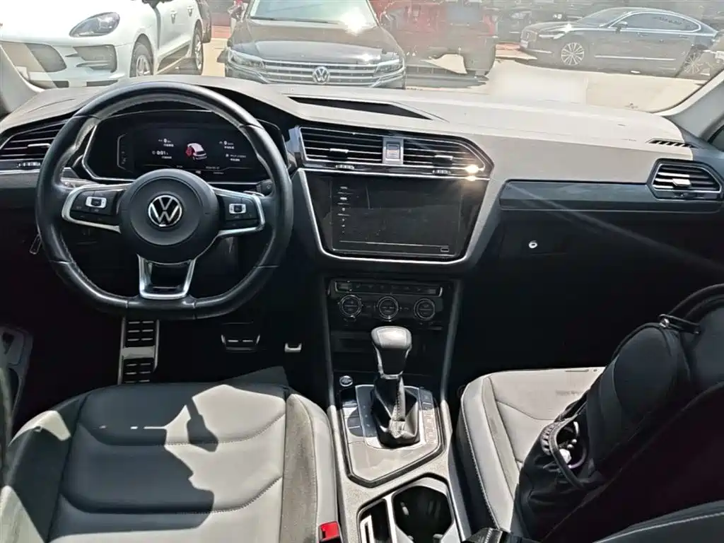Volkswagen Tiguan L 2021 — фото 10